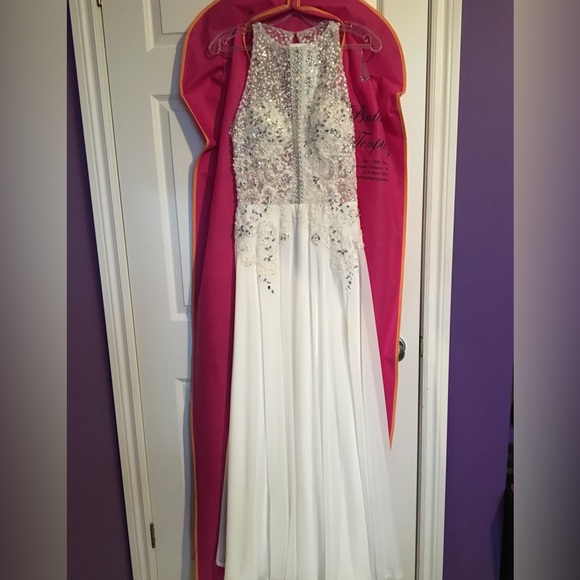 *MOVING SALE!!* White Chiffon Prom Dress - Picture 4 of 7